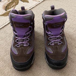Women’s Hiking Boots 🏔